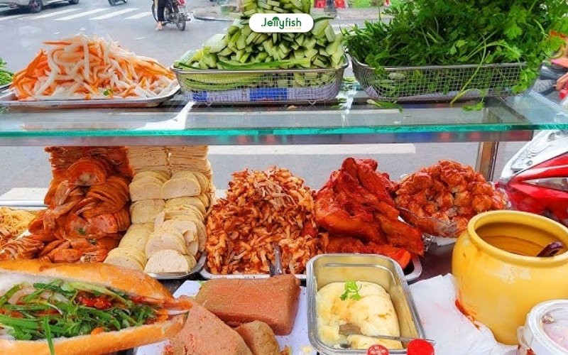 The ingredients for the banh mi filling